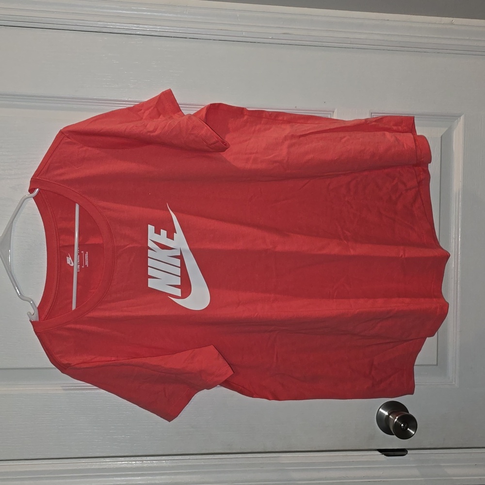 The Nike Tee Women's 1X Short Sleeve T-Shirt new w/out Tags!